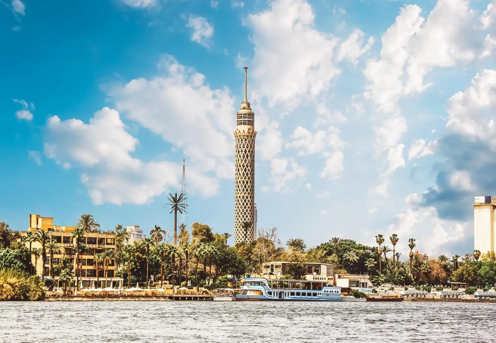 Discover Cairo tourist attractions, from the Pyramids and museums to historic markets. Explore Egypt’s capital and book your Cairo tour today!