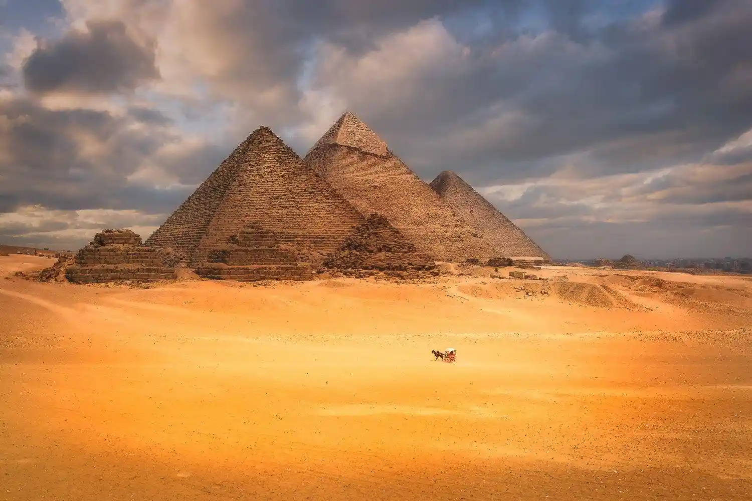 Tours to the pyramids in Egypt with the Great Pyramid of Giza